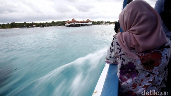 Usai menempuh jarak sepanjang 190 km, Para risers diajak untuk melihat penangkaran penyu Pantai Tanjung Bira.