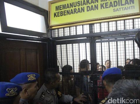 Beredar Foto Tahanan Bawa Botol Miras, Kapolresta Sidoarjo Membantah