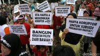 Demonstran menyuarakan sejumlah tuntutan terkait kasus korupsi e-KTP.