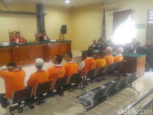 12 Terdakwa Perusak Social Kitchen Jalani Sidang Perdana