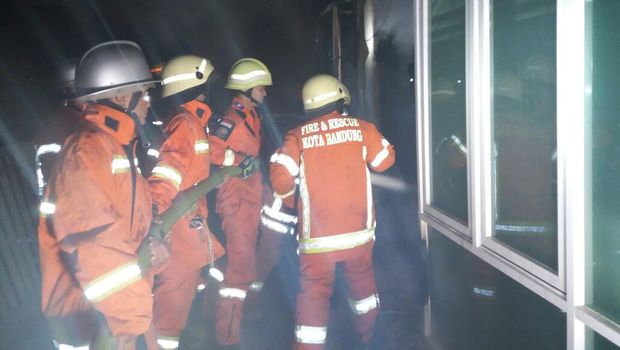 Kebakaran Landa Ruangan di Kampus Unpar Bandung