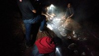 Objek wisata yang berjarak 35 Km dari Kota Banda Aceh ini pun bisa jadi tujuan traveler yang ingin menghangatkan badan dari sumber mata air panas Gunung Berapi Seulawah. Beberapa pemuda setempat dengan ramah akan menemani setiap traveler yang datang (Agus Setyadi/detikTravel)