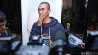 Komika Uus juga pernah marah dengan netizen gara-gara anaknya disebut mirip alien. Meski marah, pemilik nama Rizky Firdaus ini justru mendoakan netizen yang menghinanya agar tobat. Foto: Hanif