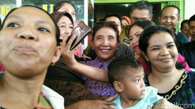 Makan Bakso di Kolaka, Susi Borong 20 Mangkok