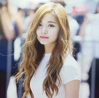 Selain Tzuyu, ada dua artis Kpop lainnya yang masuk jajaran 10 teratas Wanita Paling Cantik di 2019. Di antaranya Nana personel After School yang berada di urutan 7 dan Lisa BLACKPINK di peringkat 3. Foto: Dok. Instagram/tzuyutwice