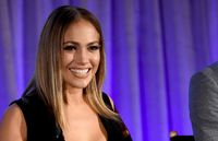 Makin Muda Jennifer Lopez Potong Rambut Model Long Bob