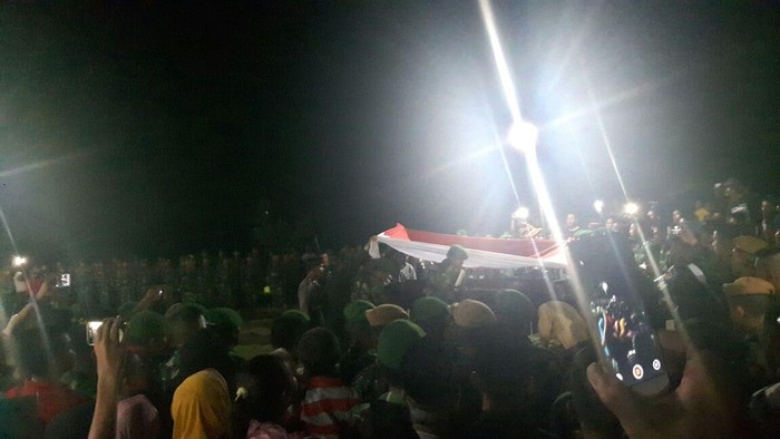 Panglima TNI dan Pangdam Pattimura Santuni Keluarga Pratu Ansar