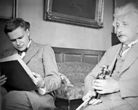 Eduard Einstein bersama ayahnya, Albert Einstein. 