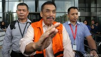 Bambang hanya berkomentar sedikit tentang pemeriksaannya hari ini. Dia juga mengaku berkas pemeriksaan dirinya telah lengkap.