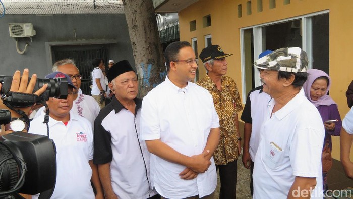 Warga Singgung KJL Ahok, Anies Paparkan Programnya untuk Lansia