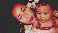 Prilly bersama sang ibu, Ully Djulita saat merayakan ulang tahun pertamanya. (Dok. Pribadi_