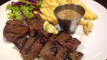 Nyam! Menyantap Bebek Goreng Renyah hingga Steak Wagyu Bersaus Jamur