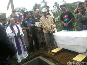 Haru di Pemakaman Maria, Wartawati Palu yang Dibunuh Suami