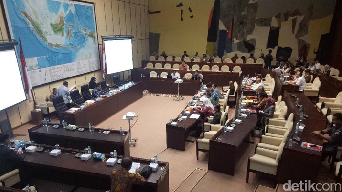 Rapat di Komisi II, KPU Paparkan Evaluasi Anggaran Pilkada 2017