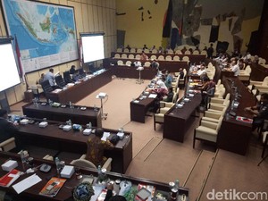 Rapat di Komisi II, KPU Paparkan Evaluasi Anggaran Pilkada 2017