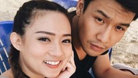 Stella dan Fendy melakukan pemotretan di Bali beberapa waktu lalu. (Dok. Instagram/stellarcor)
