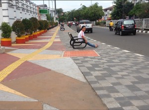 Ini Wajah Trotoar di Terminal Rawamangun yang Bersih dan Rapi