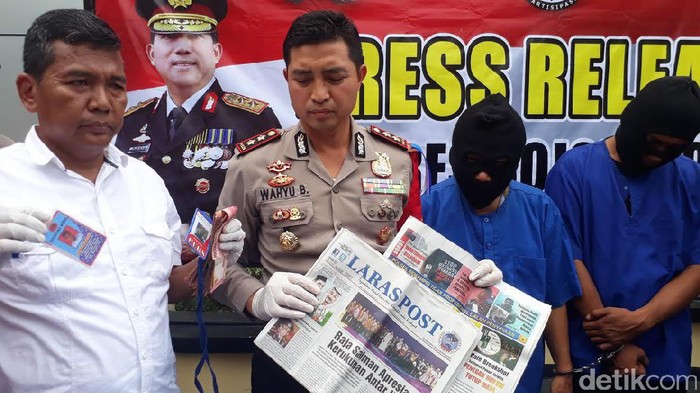 Peras Kepala Desa di Bojonegoro, Dua Wartawan Ditangkap Polisi