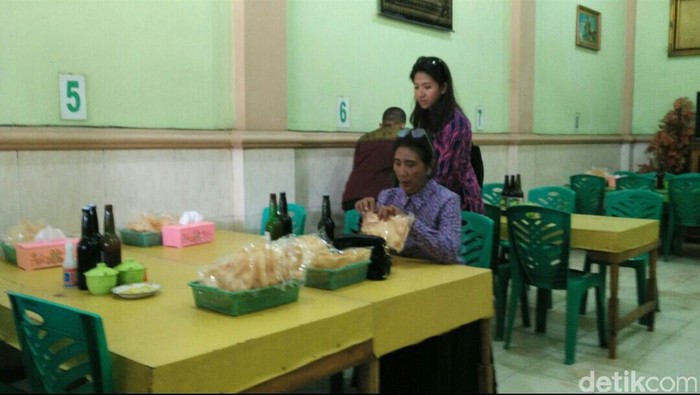 Makan Bakso di Kolaka, Susi Borong 20 Mangkok