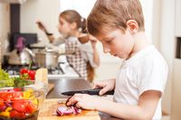 Apa Benar Masak Bareng Anak Itu Repot? Ini Kata Para <i>Chef</i>