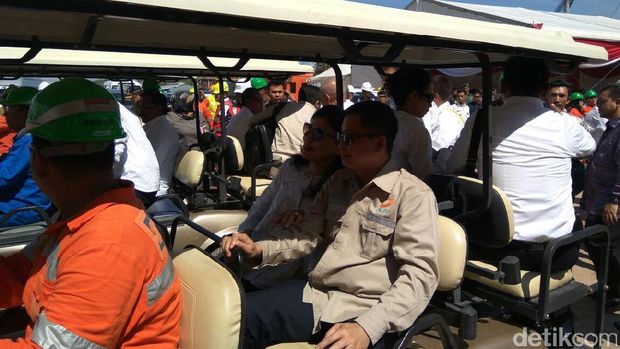 Gaya Jonan Keliling Kapal Pengolahan Gas Raksasa