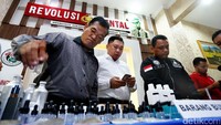 Polisi menunjukkan barang bukti cairan rokok elektronik (liquid vape) yang mengandung zat narkoba jenis ganja