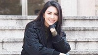 Aktris dan Presenter asal Thailand berusia 24 tahun, Davika Hoorne juga berhasil masuk. Bahkan ia dijuluki Ratu Presenter di negaranya tersebut. (Dok. Instagram/davikah)