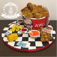 Wanita Ini Bikin KFC Cake Lengkap dengan Ayam dan Kentang Goreng