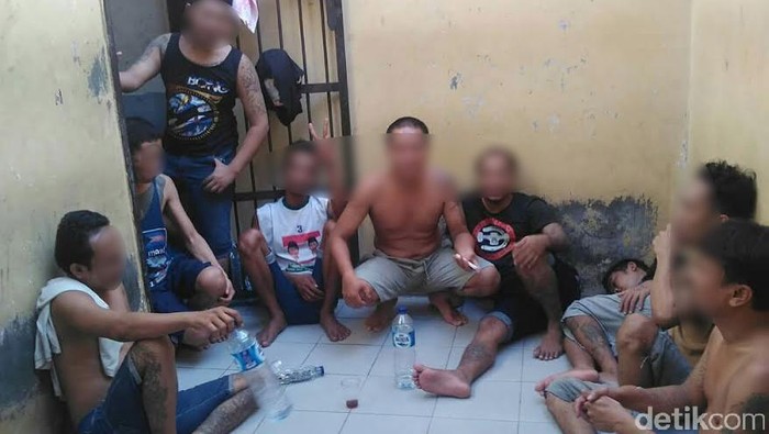 Beredar Foto Tahanan Bawa Botol Miras, Kapolresta Sidoarjo Membantah