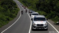 Tak hanya menyusuri sepanjang pinggir pantai, risers juga kembali diajak membelah bukit.