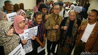 Zulkifli Hasan foto bersama warga Bukit Duri.