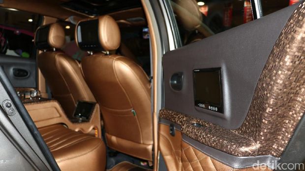 Toyota Yaris Elegan, Punya 15 Monitor di Dalamnya