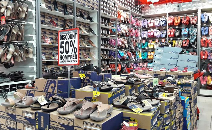 Sandal  dan Sepatu Diskon Sampai 50 di Transmart Carrefour