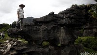 Tentu saja sejumlah risers tak mau melewatkan kesempatan untuk berfoto di lokasi tersebut.