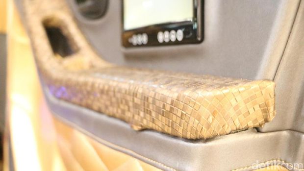 Toyota Yaris Elegan, Punya 15 Monitor di Dalamnya