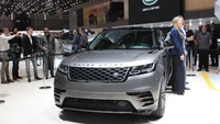 Range Rover merilis Velar. Velar akan memiliki platform yang sama dengan Jaguar F-Pace dan siap bersaing dengan rival-rivalnya seperti BMW X3, Mercedes-Benz GLC dan Porsche Macan. Foto: Dina Rayanti