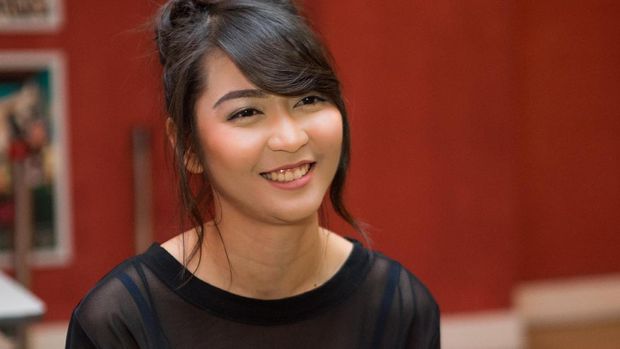 Veranda JKT48, Sosok Introvert yang Lulus Cum Laude
