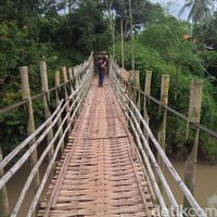 Mengenal Jembatan Legendaris 'Mak Uwo' di Purwakarta