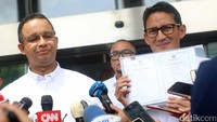 Jadi hari ini kami berdua didampingi Pak Pandu (mantan komisioner) KPK untuk melaporkan LHKPN. Saya sendiri tidak, ini hanya Pak Sandiaga karena ada perubahan. Saya sebagai warga negara, semangat kita adalah semangat bebas korupsi dan masalah kami ingin memulai, ketika ada perubahan harus dilaporkan, kata Anies di Gedung KPK, Kuningan, Jakarta Selatan, Selasa (21/3/2017).