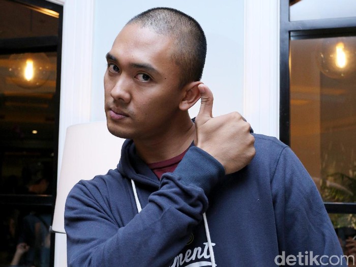 Uus Komedian Uus saat ditemui di pemutaran perdana film Baracas.