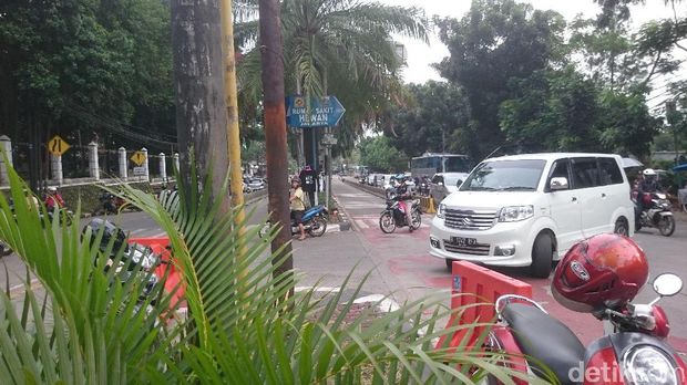 Lalin dialihkan ke Jl Poncol atau putar balik