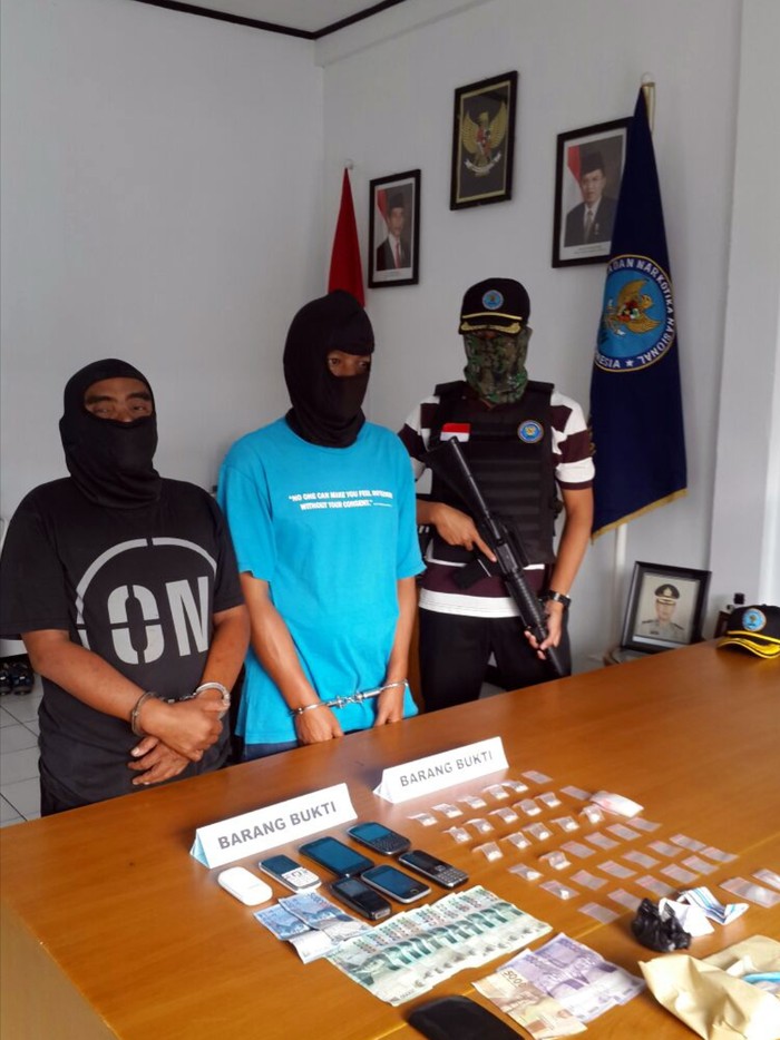 Edarkan Sabu ke Ibu-ibu Galau, Dua Pria Ini Diamankan BNN Sukabumi