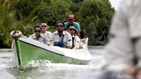 Masih dalam ekspedisi di Makassar. Kali ini Datsun Risers Expedition tengah menyusuri sungai dan perbukitan di kawasan Rammang-rammang.