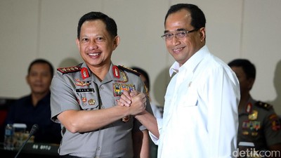 Kapolri, Menhub dan Menkominfo Sosialisasikan Aturan Taksi Online