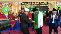 Ke Ponpes Sunan Drajat, Surya Paloh Dijadikan Warga Kehormatan
