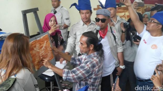 Risers Datsun Ikuti Kelas Inspirasi Bersama Maestro Pelukis Tanah Liat di Benteng Rotterdam Makassar