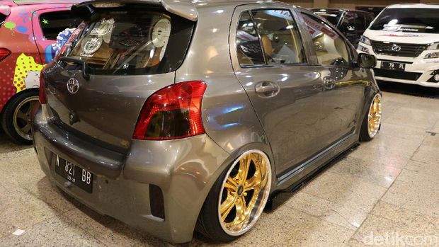 Toyota Yaris Elegan, Punya 15 Monitor di Dalamnya