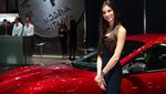 Aksi Gadis Cantik Jenewa