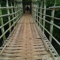 Mengenal Jembatan Legendaris 'Mak Uwo' di Purwakarta