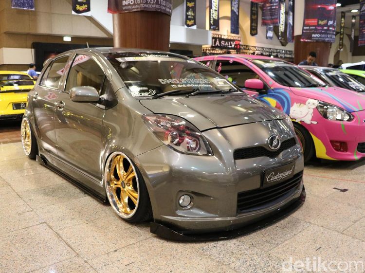 Modifikasi Toyota Yaris dengan Interior Elegan